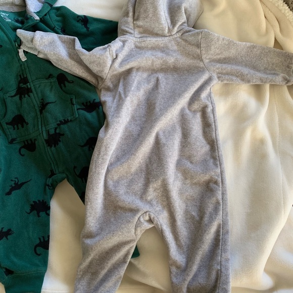 2 carters one-piece fleece outfits size 12 months - Picture 7 of 7